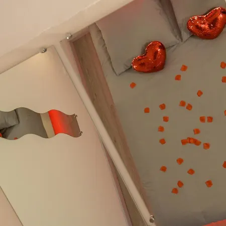 - Romantique Avec Privatif