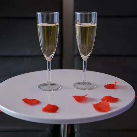 - Romantique Avec Privatif *